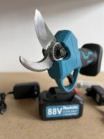 AKU Makaze 88V sa 2 Baterije – Električne Makaze za Orezivanje Grana do 30 mm